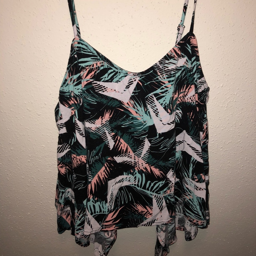 Flowy tank too shirt with back slit.